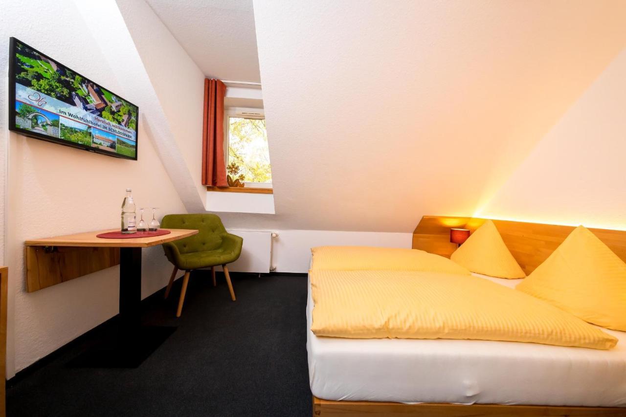 Wohlfuehlhotel Im Schlosspark - Self Checkin Willebadessen Buitenkant foto